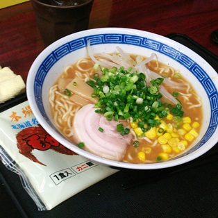 ご当地インスタントラーメン 店内で頂きました