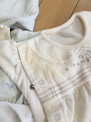 ☆お下がり服をナチュラルクリーニングで真っ白に☆ ☆お下がり服をナチュラルクリーニングで真っ白に☆