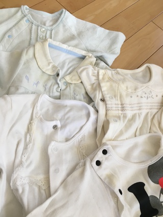 ☆お下がり服をナチュラルクリーニングで真っ白に☆ ☆お下がり服をナチュラルクリーニングで真っ白に☆
