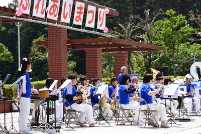 ほうらい吹奏楽団、総合公園「ふれあいまつり」で演奏