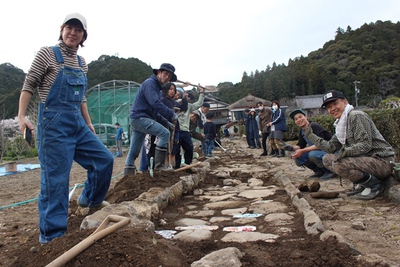 夢に向かって植樹イベント開催・・・豊岡のパマバレー 夢に向かって植樹イベント開催・・・豊岡のパマバレー