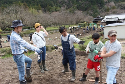 夢に向かって植樹イベント開催・・・豊岡のパマバレー 夢に向かって植樹イベント開催・・・豊岡のパマバレー