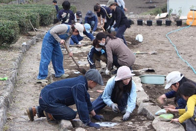 夢に向かって植樹イベント開催・・・豊岡のパマバレー 夢に向かって植樹イベント開催・・・豊岡のパマバレー