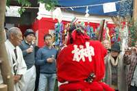 豊橋市・御幸神社の花祭り・榊鬼が舞っています。【1月4日】