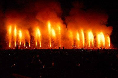 手筒花火の一斉上げは壮観！炎の祭典2009