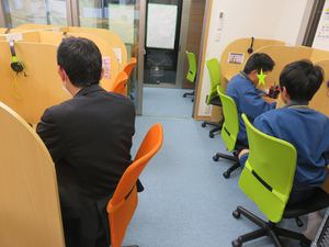 塾長も机に 塾長も机に