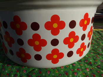 昭和レトロ　ポップな花柄ホーロー鍋