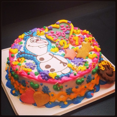 豊橋でカラフルなキャラクターケーキとパンケーキが楽しめるお店 ブランティーグル アナと雪の女王のキャラクターケーキ
