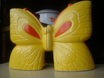 レトロな蝶のデザインのソルト＆ペッパー