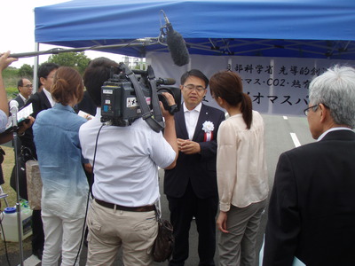 取材陣殺到