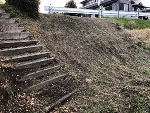 駐車場&土手の草刈