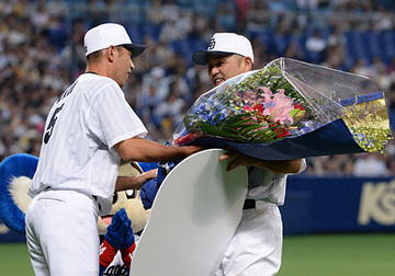 谷繁元信監督兼選手、プロ野球最多出場=3018GAMES=