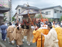 祭りの主役は神輿