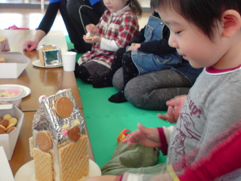 2,3歳専門講座　本当に食べれるお菓子の家