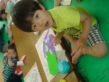 7月　［２・３歳専門講座］びりびり貼り絵
