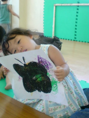 ７月　［２・３歳専門講座］真っ黒くろなキレイな絵！