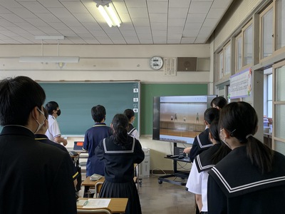 このダンスは…？