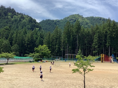 元気に外遊び