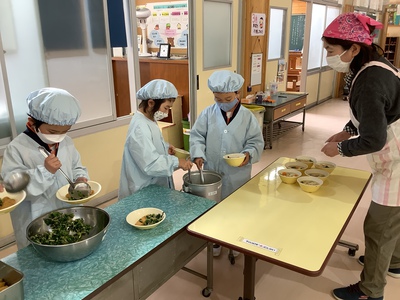 配膳、上手になったよ