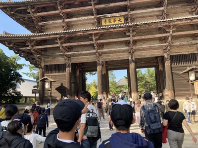 東大寺見学開始