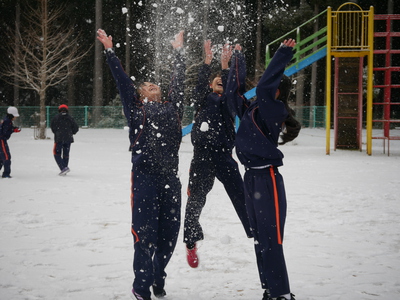 雪遊びをしました