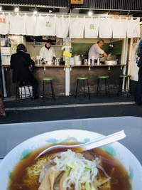 中華そば　　若葉　　さん　　で　　ラーメン　　☆