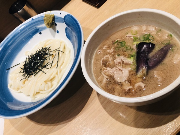 品川（東京都）　手延べうどん　水山　さん　で　　つけうどん　☆