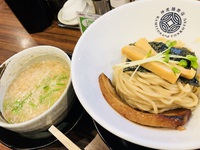 神虎麺商店　　さん　　で　　ラーメン　　　☆