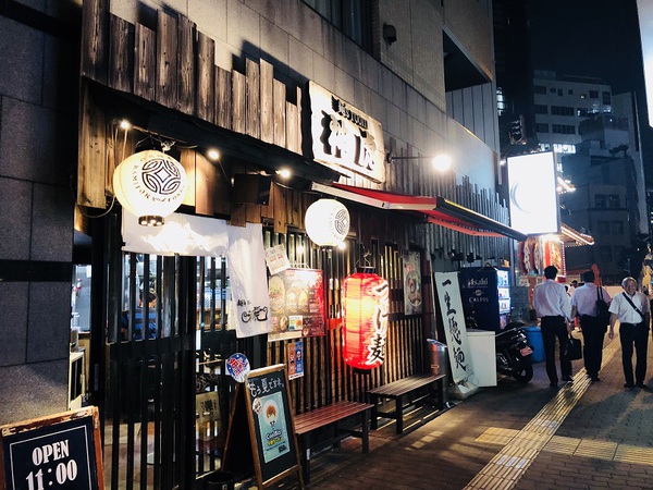 神虎麺商店　　さん　　で　　ラーメン　　　☆