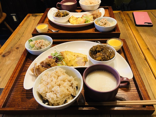 カフェ　　コメコ　　さん　　で　　ランチ　　☆