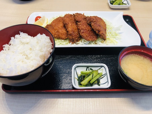 明治亭　　さん　で　　ランチ　　☆