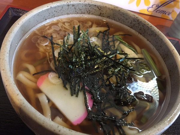 そば処　　石尊　　さん　で　　おうどん　　☆