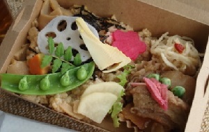 お弁当買って、おやつ買って。。。✿川向しだれ桃✿