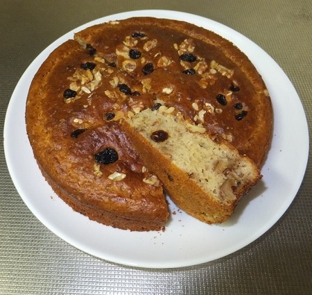 バナナとクルミとレーズンのケーキ