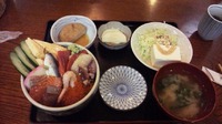 海鮮丼 ￥950-。