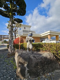 二宮金次郎も暖かくして