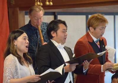 東泉寺本堂で里山音楽祭・・・前川健生さんらの演奏