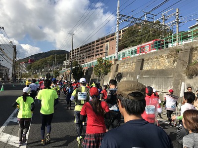 鉄分たっぷり！神戸マラソン2017の風景：30kmまでの前編【2017年11月19日】