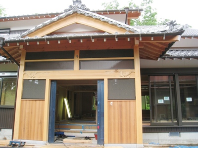 これまた立派な建物です。