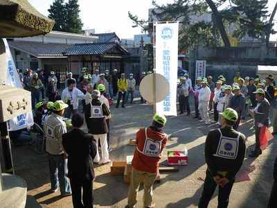 皆で豊川稲荷をきれいに！その１【愛知県損害保険代理業協会】