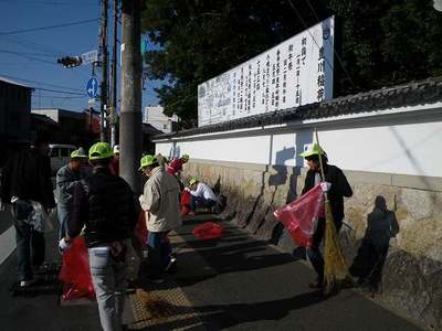 皆で豊川稲荷をきれいに！その１【愛知県損害保険代理業協会】