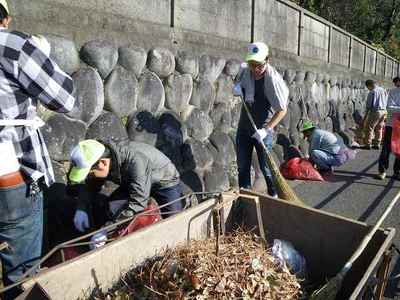 皆で豊川稲荷をきれいに！その１【愛知県損害保険代理業協会】