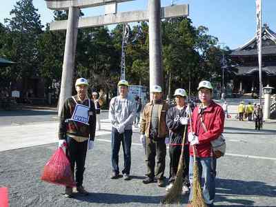 皆で豊川稲荷をきれいに！その１【愛知県損害保険代理業協会】