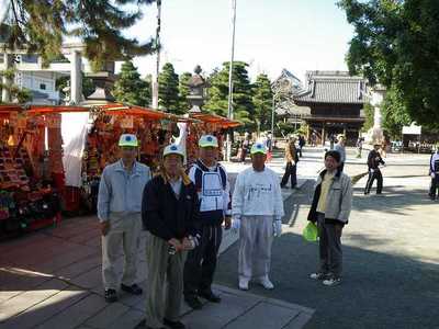 皆で豊川稲荷をきれいに！その１【愛知県損害保険代理業協会】