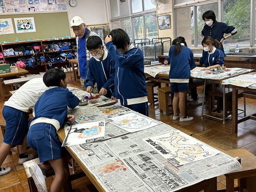 衣笠小学校　凧クラブ　４０周年凧　リハーサルだ！