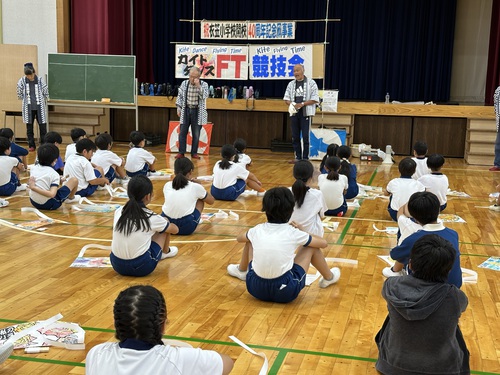 衣笠小学校　カイトダンス競技会　始まった！