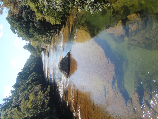 奇岩と淵の　絶景