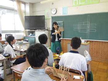 市内中学校で“創造体験学習”に参加しました
