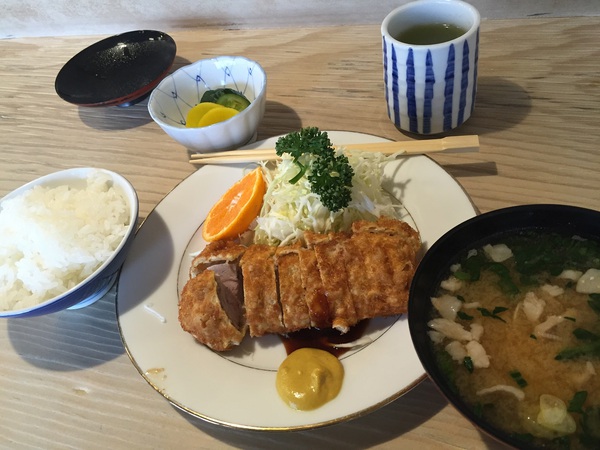 とんかつ　　めぐろ　　さん　で　　ランチ　　☆