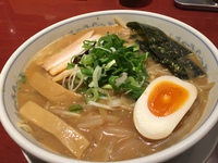 博多ラーメン ばりかた屋　さん　　で　ラーメン　☆